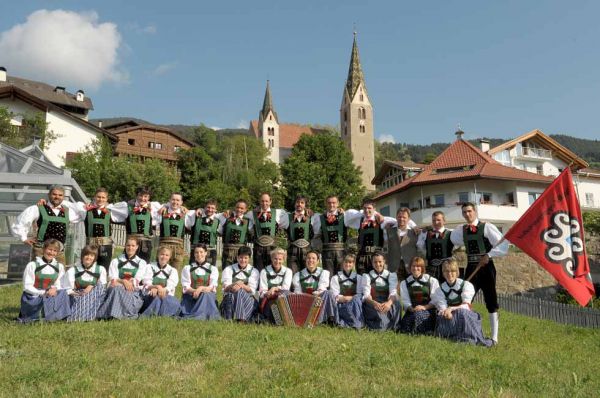 Volkstanzgruppe Villanders aus Südtirol